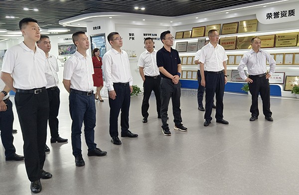 德阳市人大常委会副主任杨芳清、中江县委书记杜尚武率考察组赴壹号娱乐考察调研