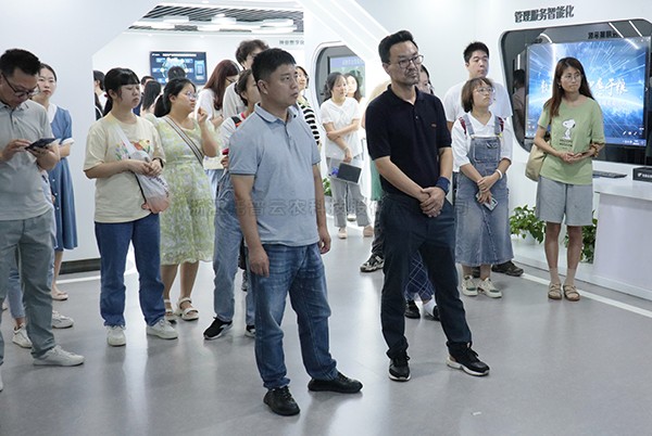 中国农科院茶叶研究所所长助理、科技处处长姚明哲一行赴壹号娱乐参观调研