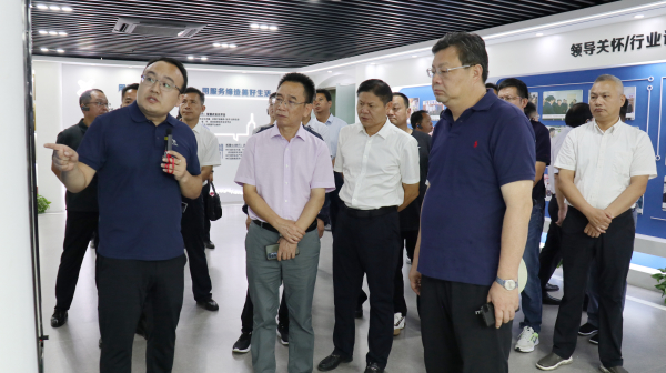 湖北省鄂州市委常委、副市长卢辉一行莅临壹号娱乐考察调研