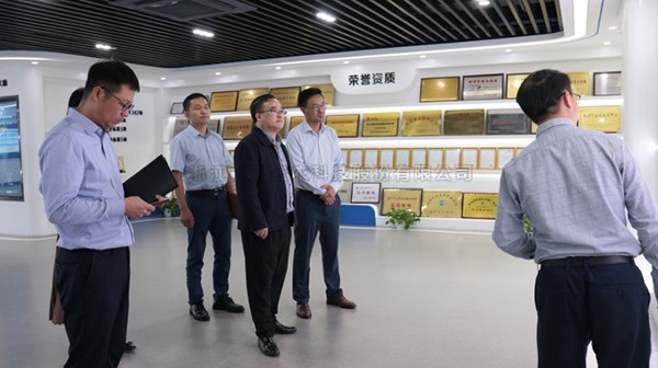 杭州市拱墅区委常委、常务副区长黄飞一行莅临壹号娱乐考察调研