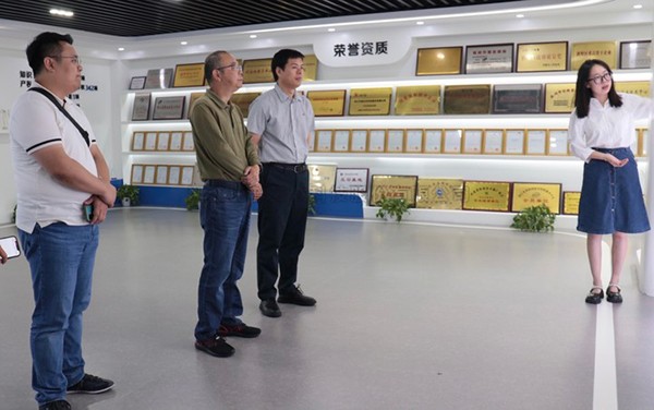 贵州省农业农村厅市场与信息化处处长方雷明莅临壹号娱乐考察交流