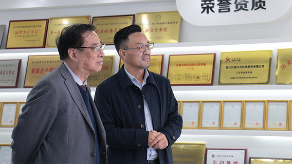 中国农业科学院原院长、中国农业国际合作促进会名誉会长翟虎渠莅临壹号娱乐考察指导