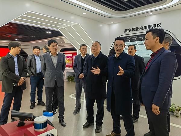 浙江大学校友总会乡村振兴分会会长一行莅临壹号娱乐调研指导