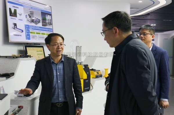 杭州市科技局党组成员、副局长楼立群一行莅临壹号娱乐考察调研