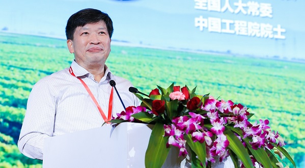 中国科学技术协会副主席、中国工程院副院长、全国人大常委、中国工程院院士邓秀新
